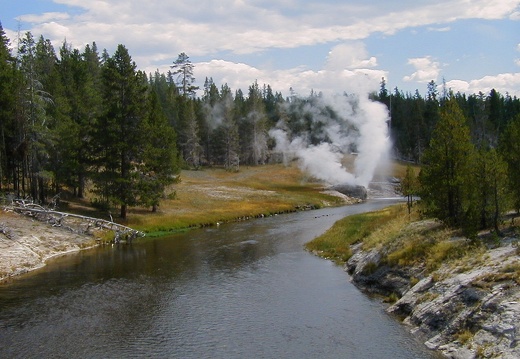 Yellowstone, Riverside Geyser